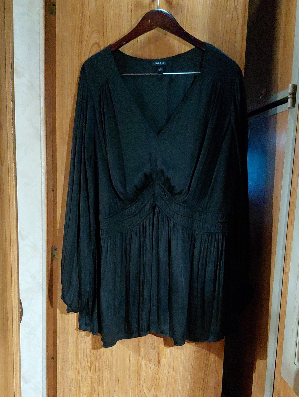 torrid Black V-Neck Long Sleeve Tunic Top